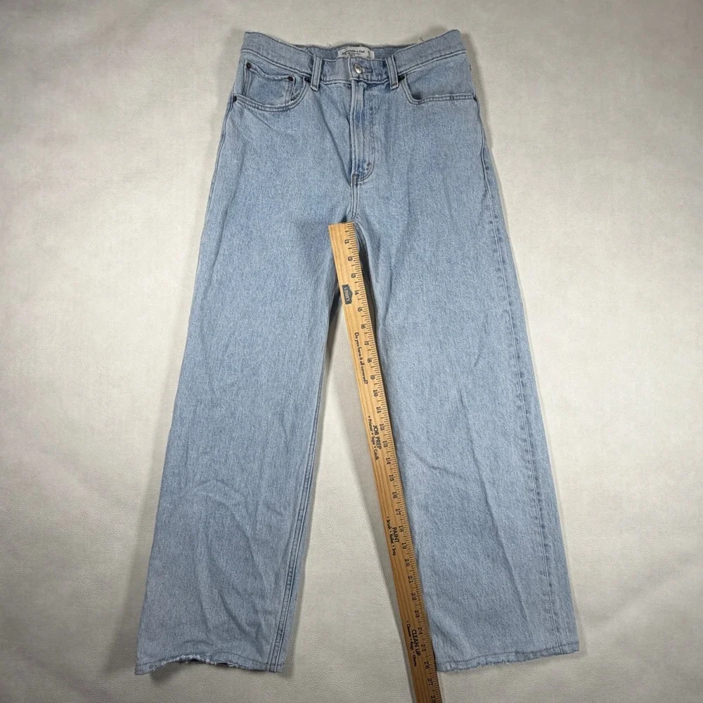 Abercrombie & Fitch The 90s Relaxed Jeans Light Wash High Rise Blue 28/6s